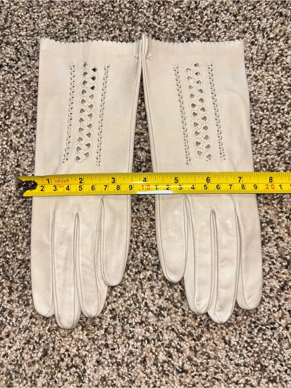 Vintage ivory leather gloves cutout detailing soft 7 1/2 never worn classic